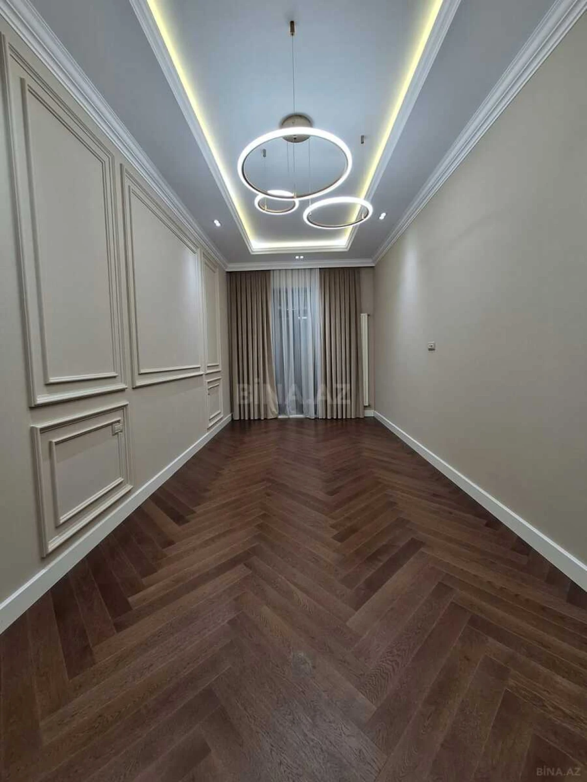 Satılır 4 otaqlı mənzil 235 m²