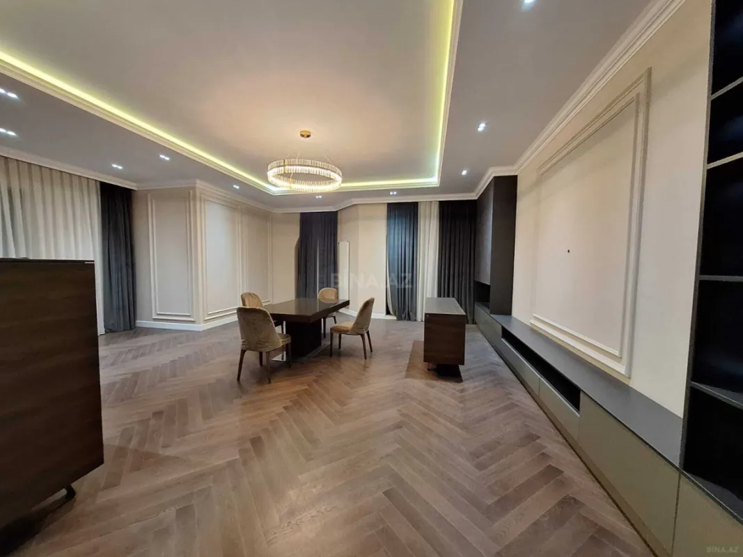 Satılır 4 otaqlı mənzil 235 m²