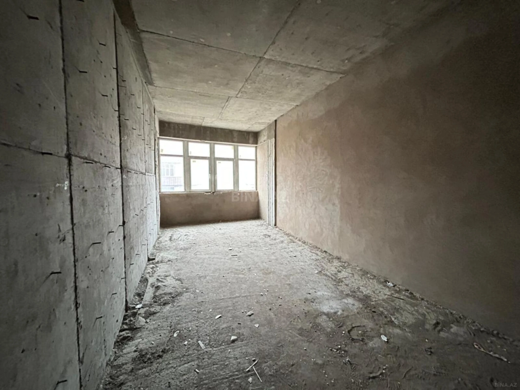 Satılır 4 otaqlı mənzil 155 m²