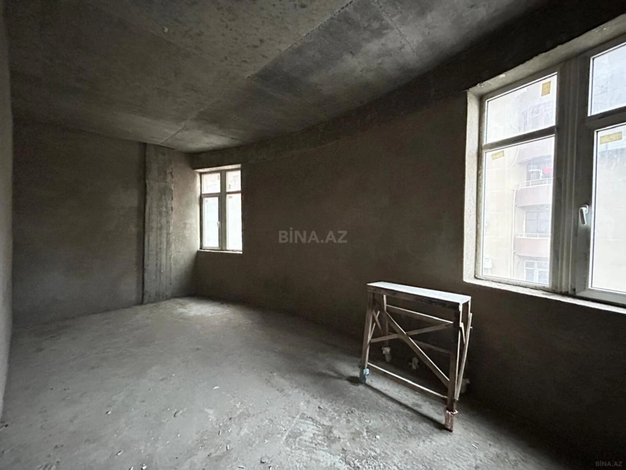 Satılır 4 otaqlı mənzil 155 m²