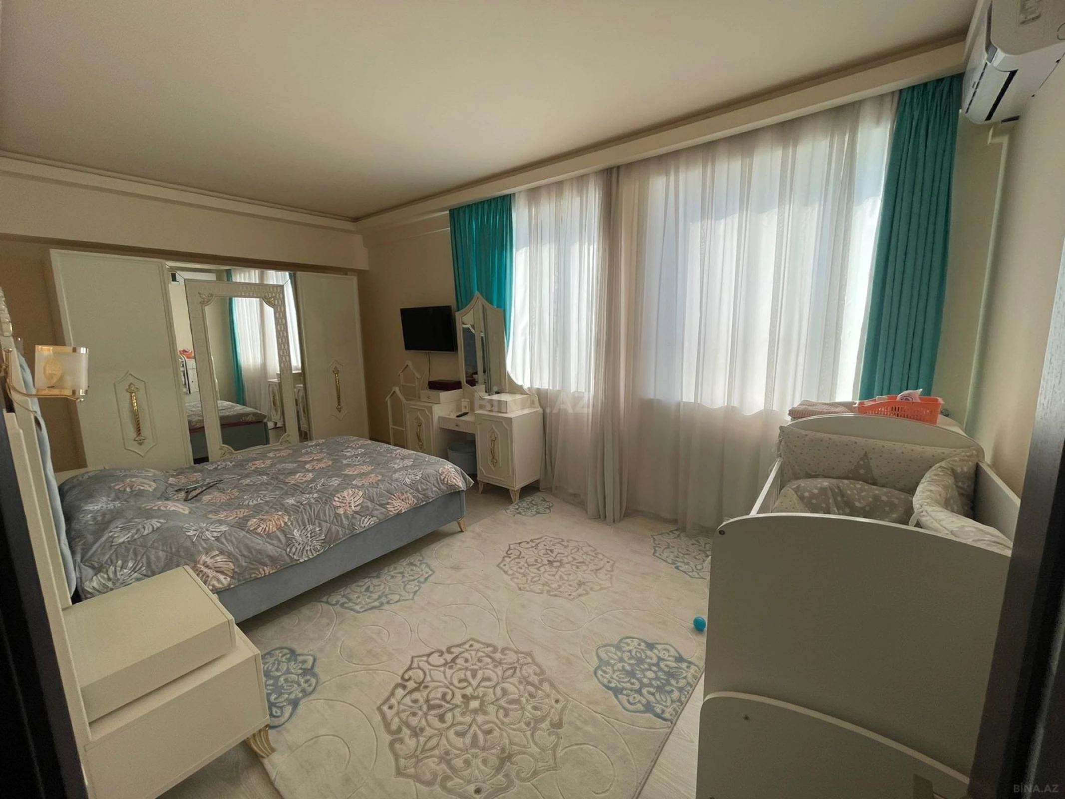 Kirayə verilir 3 otaqlı mənzil 137 m²