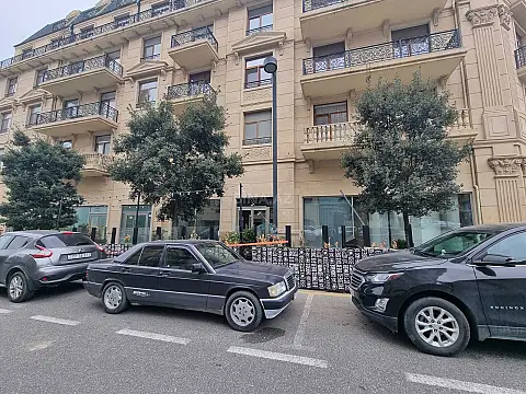 Kirayə verilir obyekt 300 m² — Bakı, Yeni Günəşli 300.00 m²