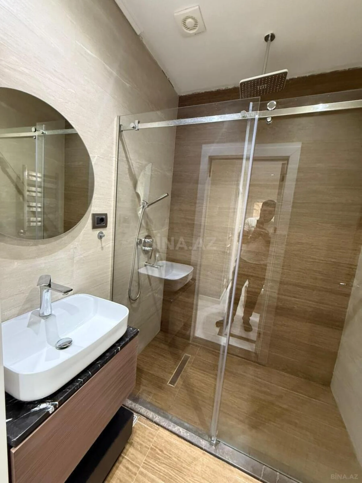Satılır 4 otaqlı mənzil 130 m²