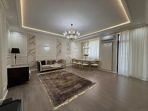 Satılır 4 otaqlı mənzil 130 m²