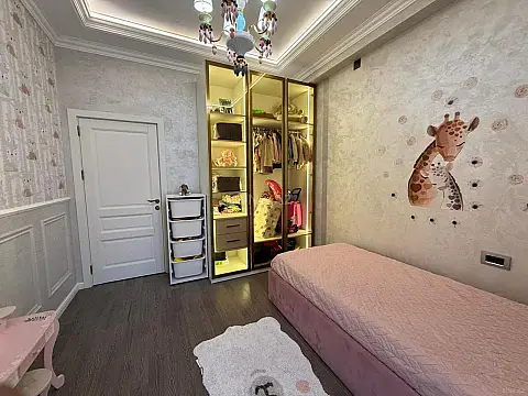 Satılır 4 otaqlı mənzil 130 m²