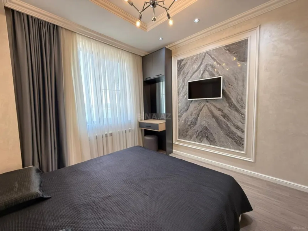 Satılır 4 otaqlı mənzil 130 m²