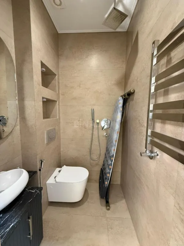 Satılır 4 otaqlı mənzil 130 m²