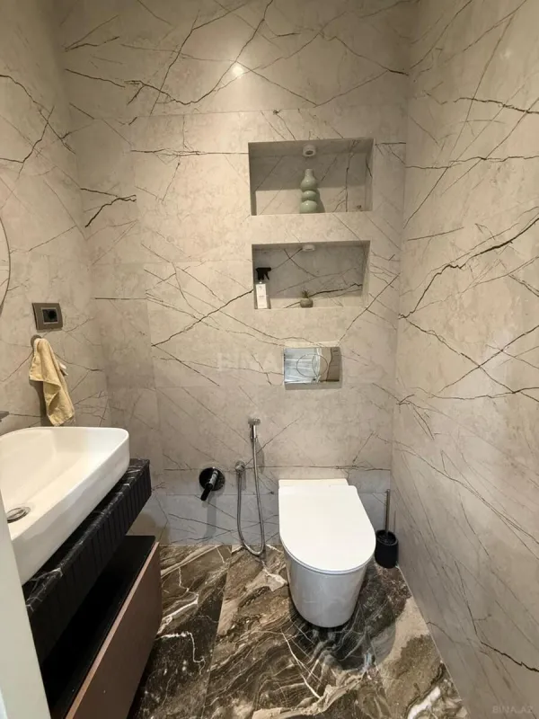 Satılır 4 otaqlı mənzil 130 m²