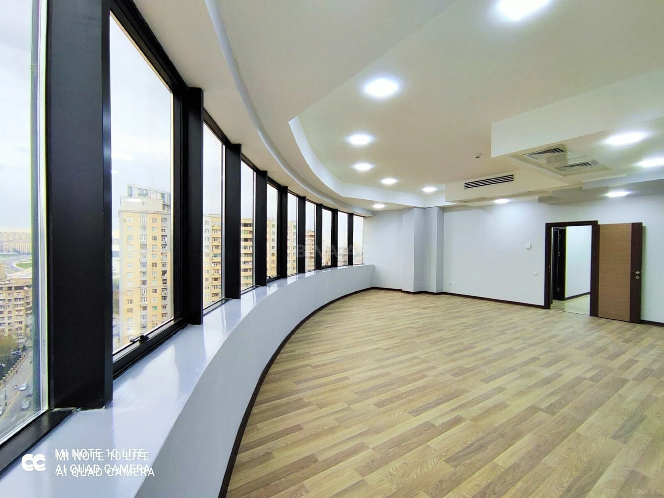 Kirayə verilir 5 otaqlı ofis 232 m²