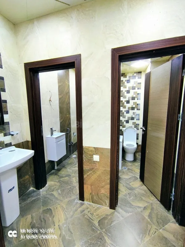 Kirayə verilir 5 otaqlı ofis 232 m²