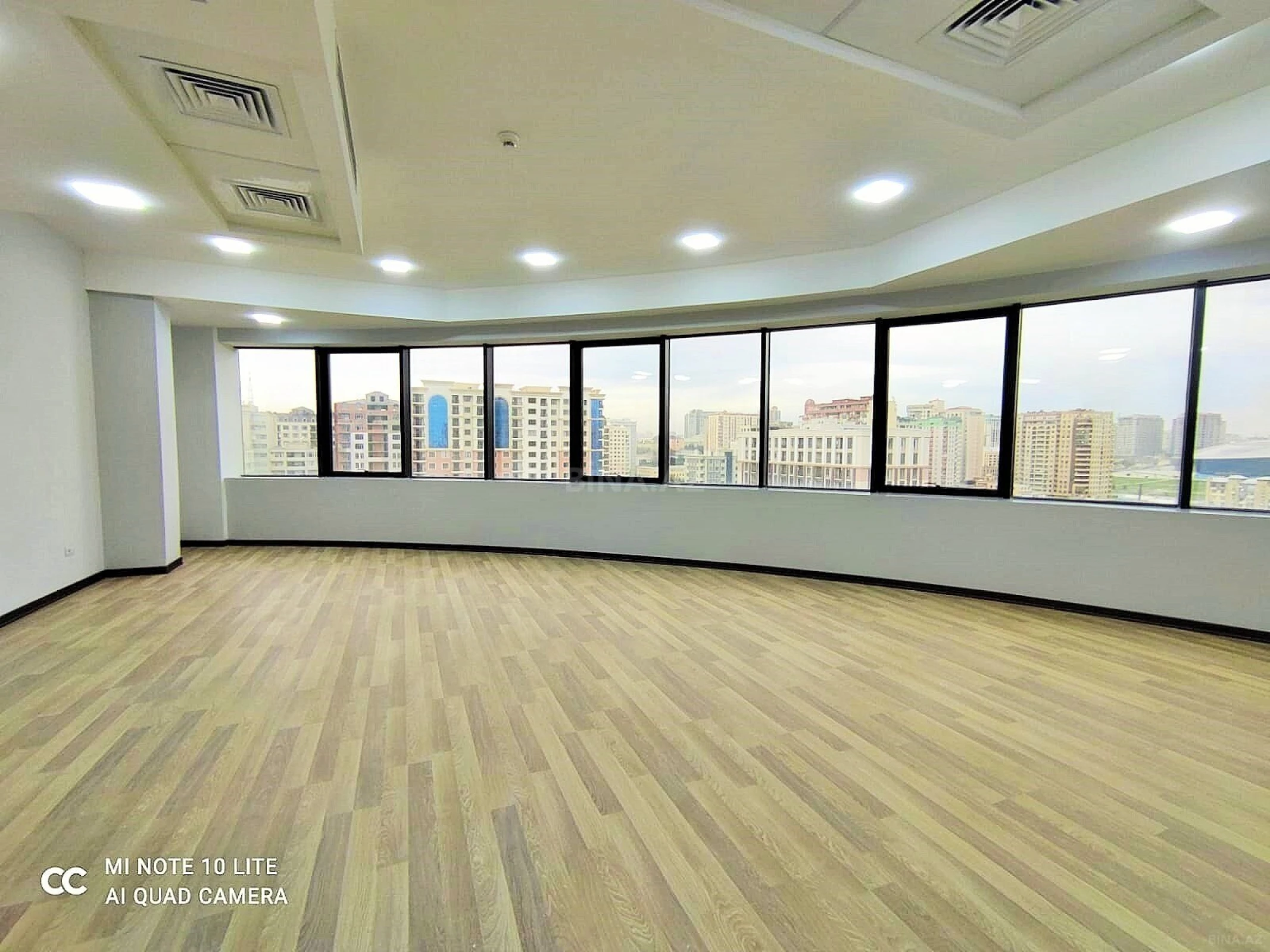 Kirayə verilir 5 otaqlı ofis 232 m²