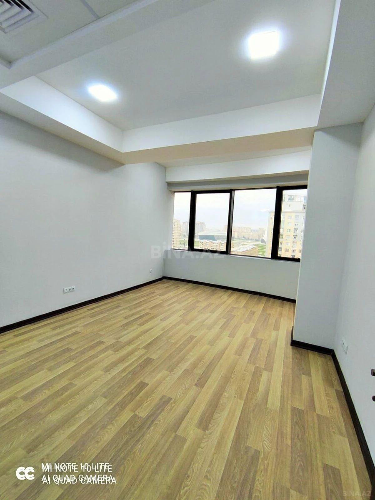Kirayə verilir 5 otaqlı ofis 232 m²