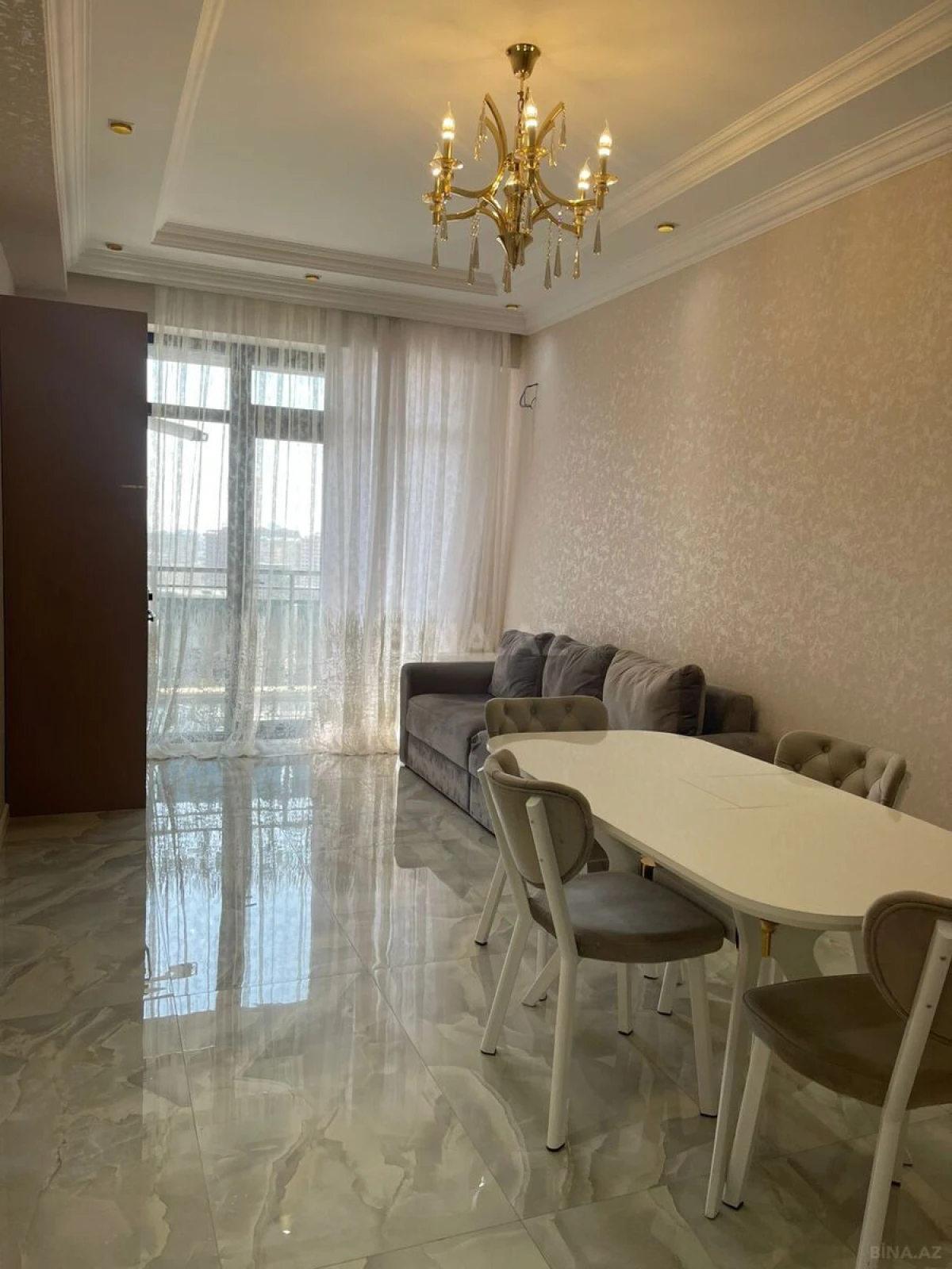 Satılır 2 otaqlı mənzil 110 m²