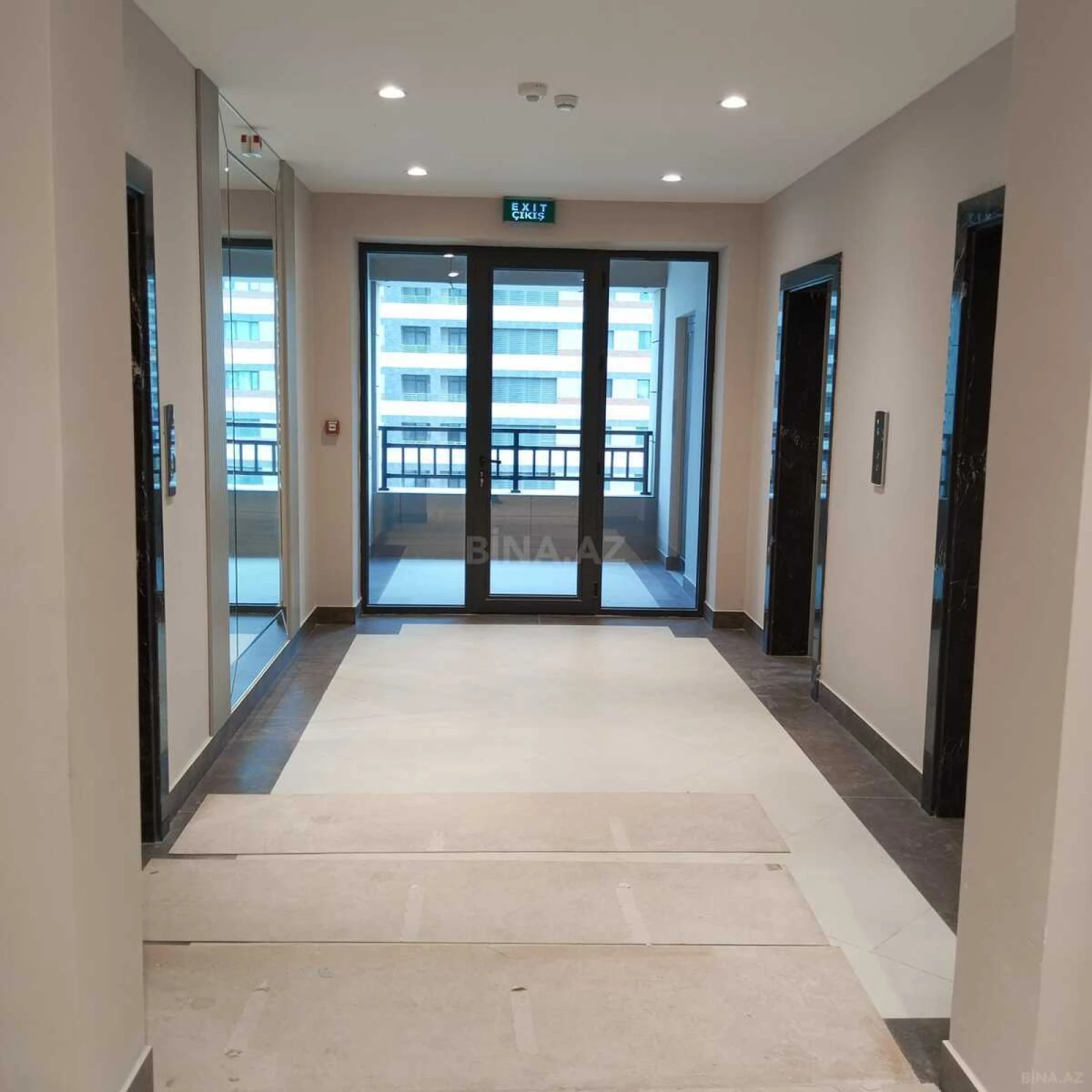 Satılır 3 otaqlı mənzil 195 m²