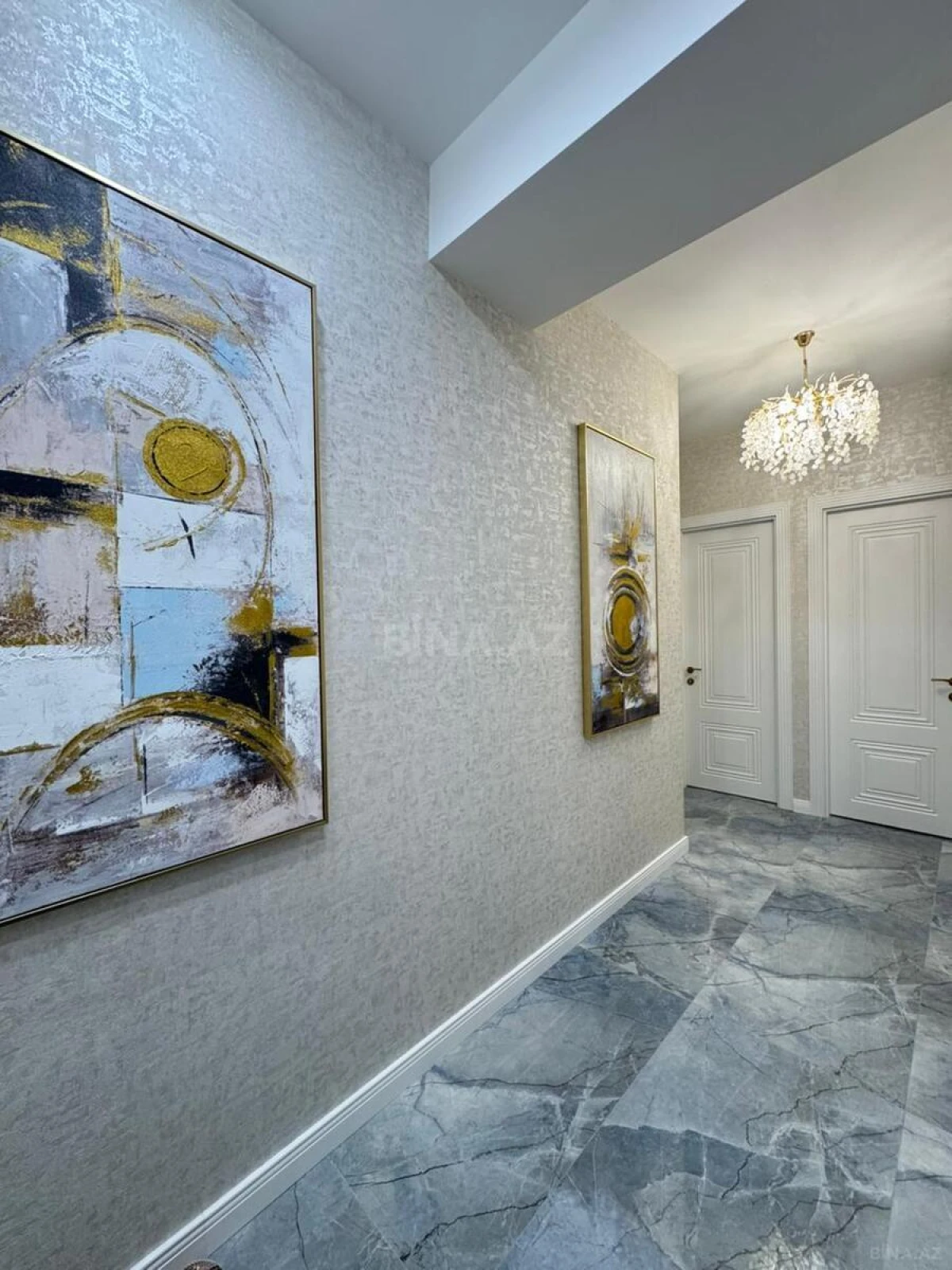 Satılır 2 otaqlı mənzil 61 m²