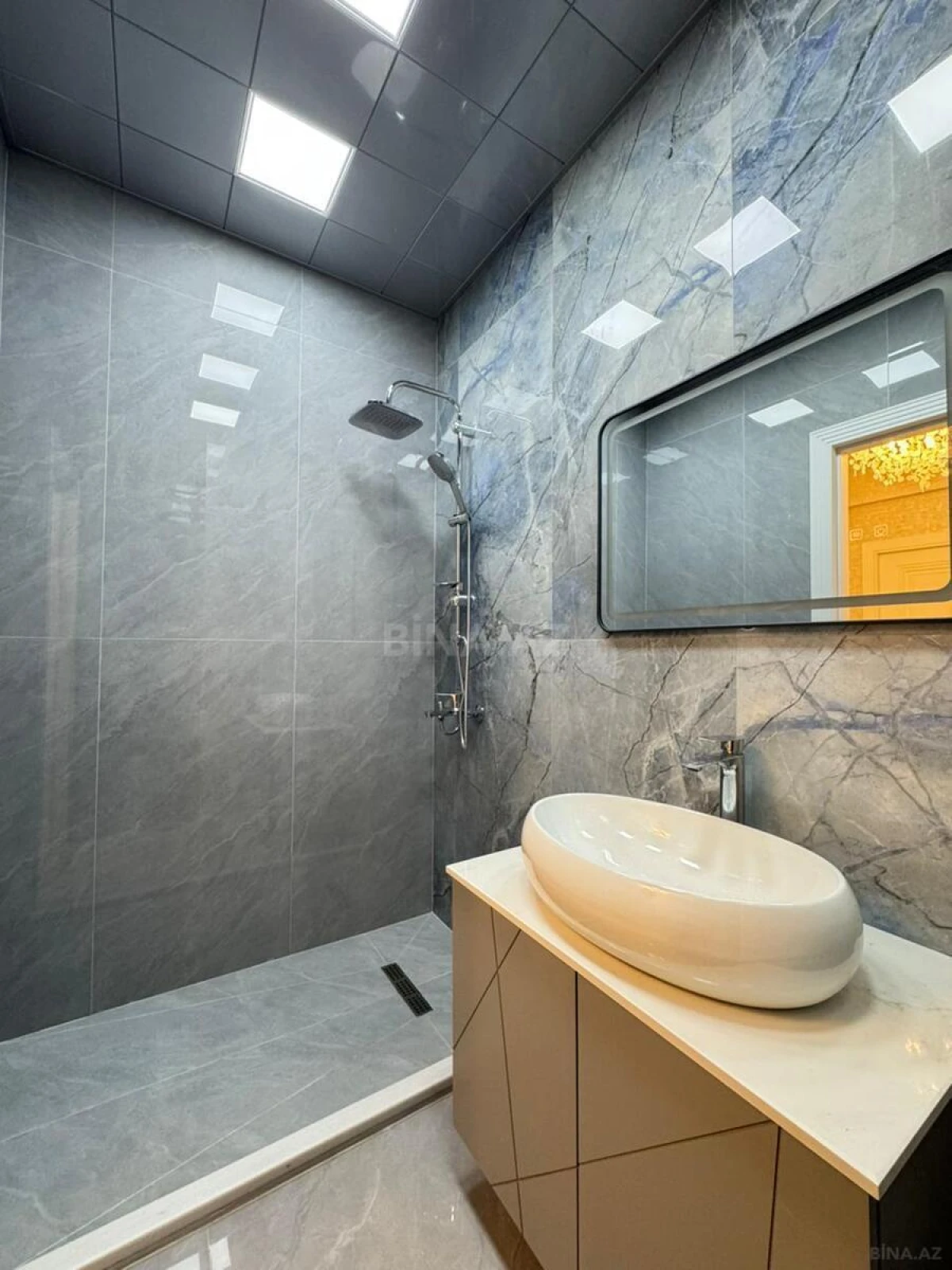 Satılır 2 otaqlı mənzil 61 m²