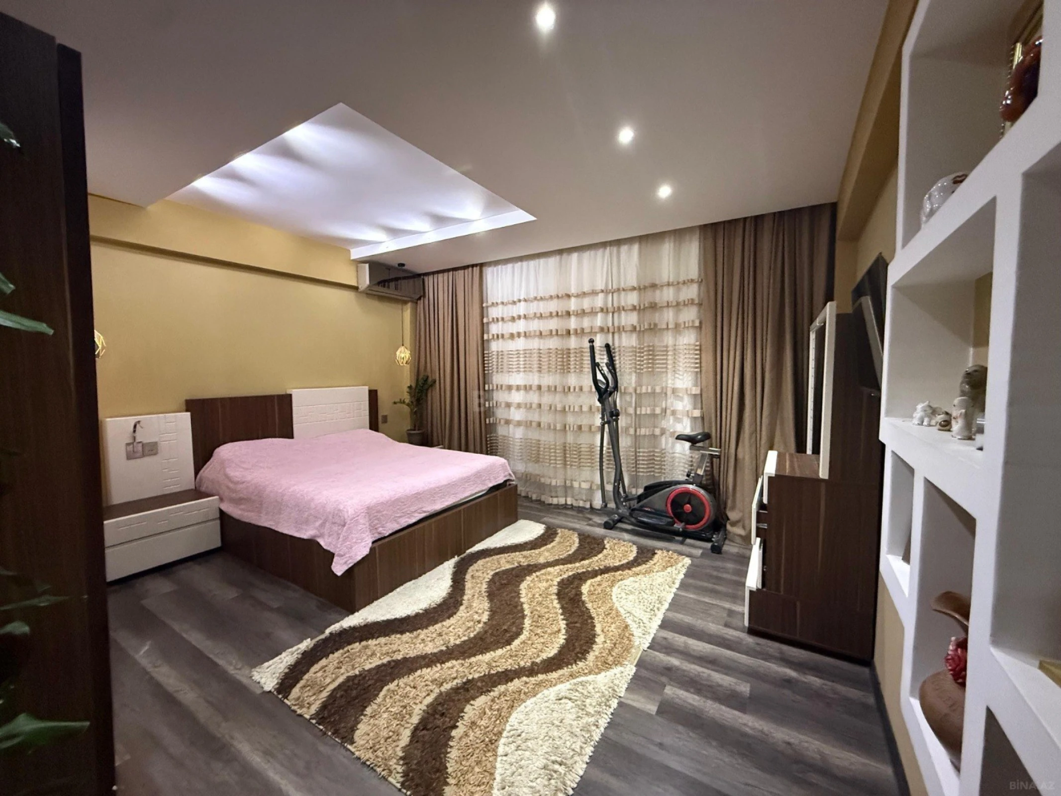 Satılır 2 otaqlı mənzil 100 m²