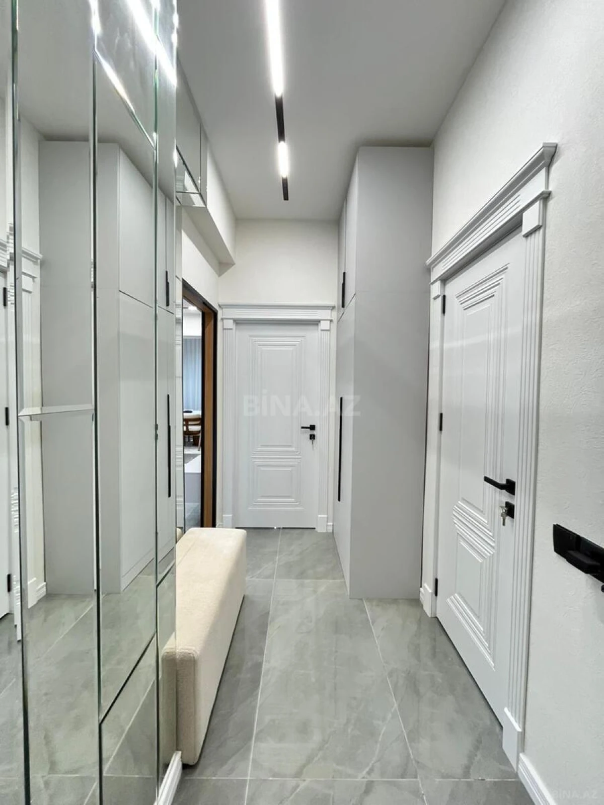 Satılır 2 otaqlı mənzil 68 m²