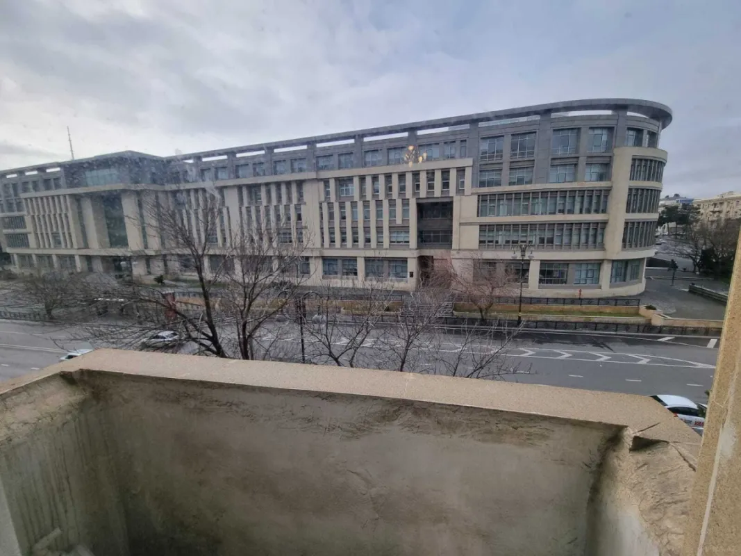 Satılır 2 otaqlı mənzil 58 m²