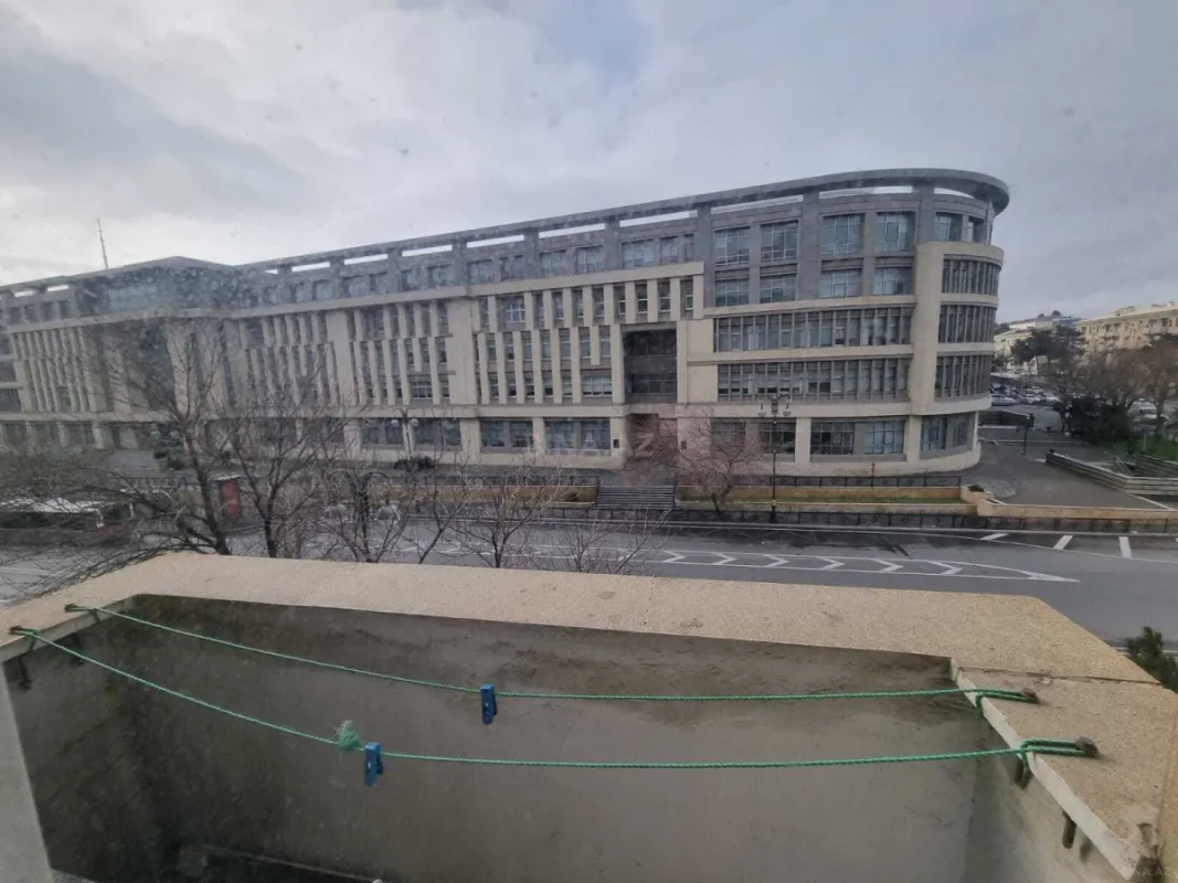 Satılır 2 otaqlı mənzil 58 m²