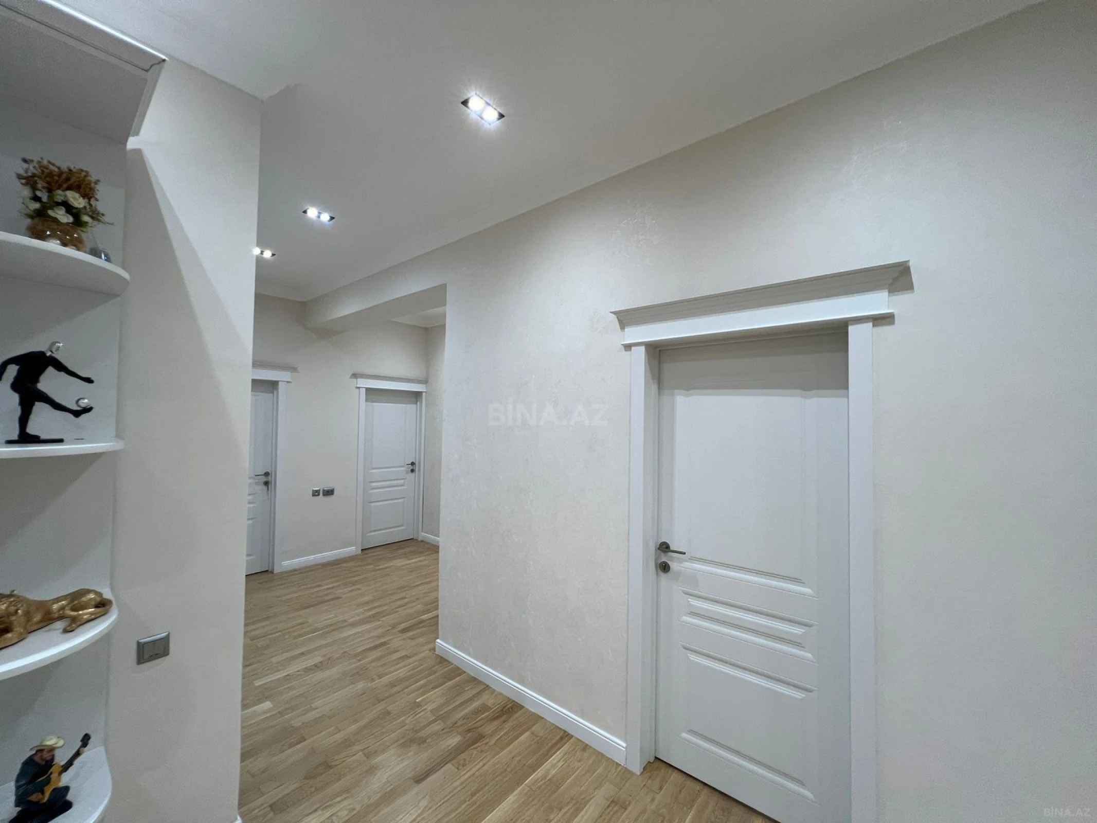 Satılır 4 otaqlı mənzil 175 m²