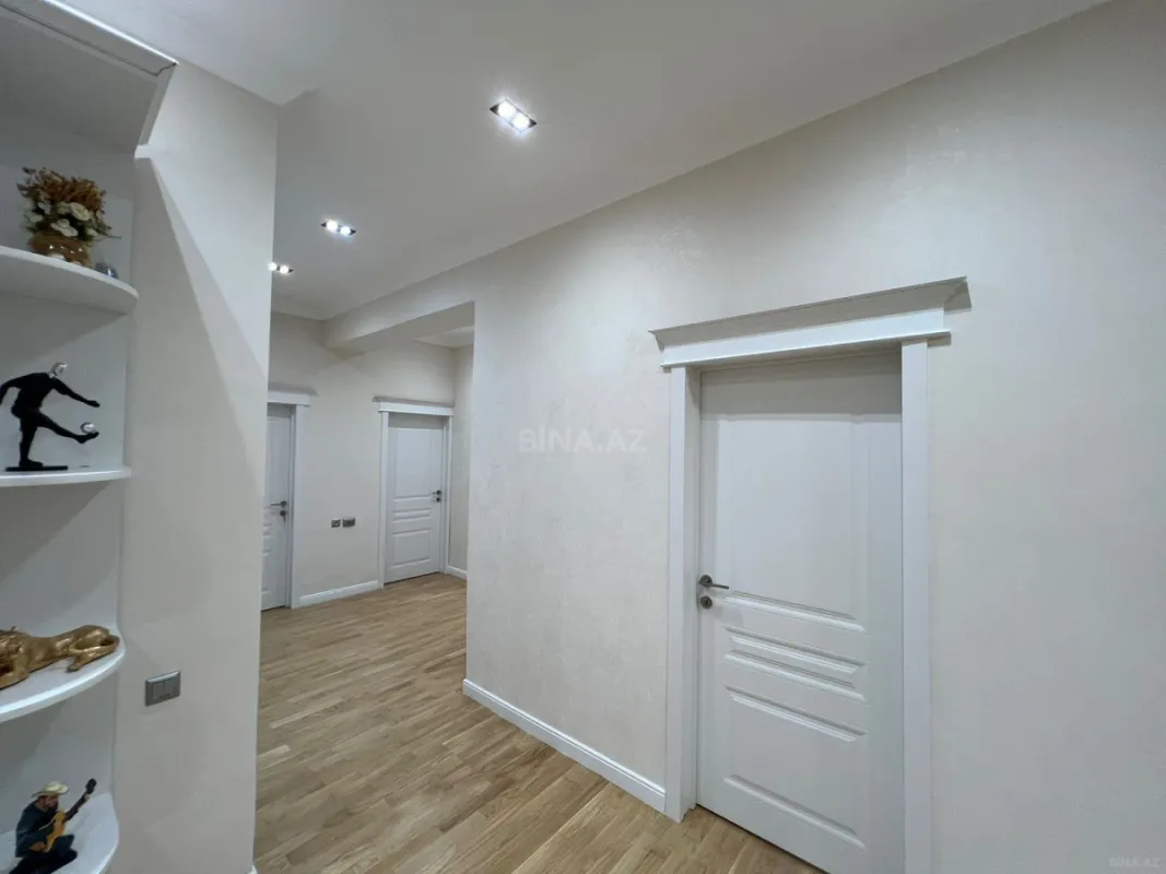 Satılır 4 otaqlı mənzil 175 m²