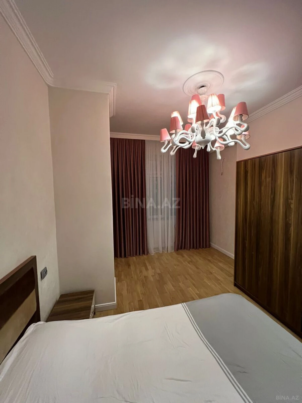 Satılır 4 otaqlı mənzil 175 m²