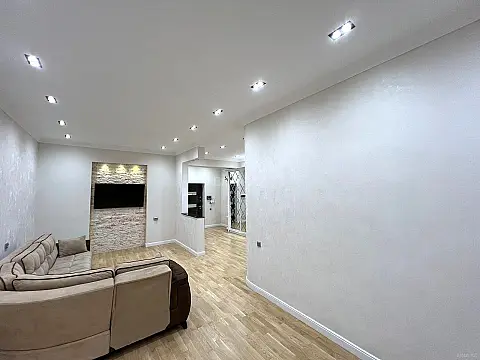 Satılır 4 otaqlı mənzil 175 m²