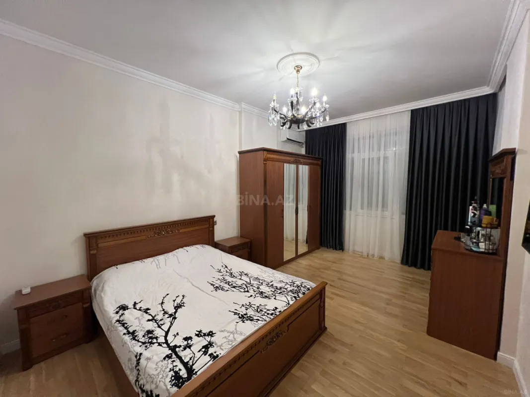 Satılır 4 otaqlı mənzil 175 m²