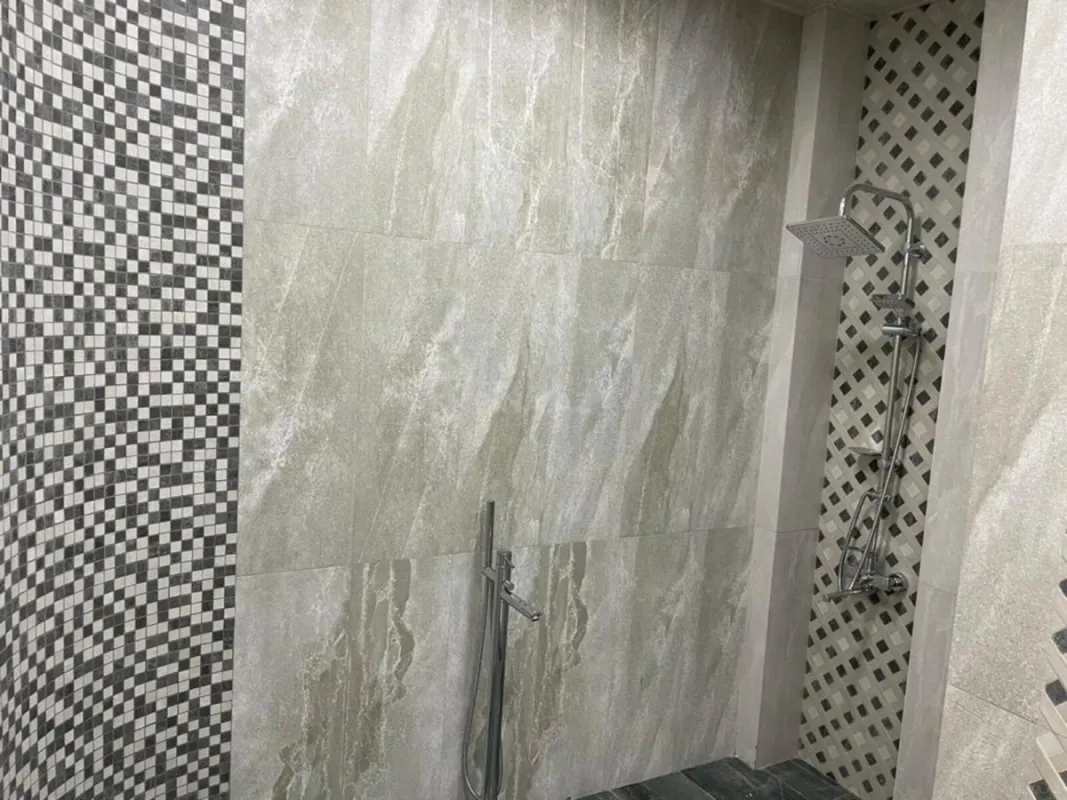 Kirayə verilir 4 otaqlı mənzil 200 m²