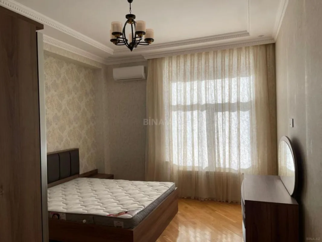 Kirayə verilir 4 otaqlı mənzil 200 m²