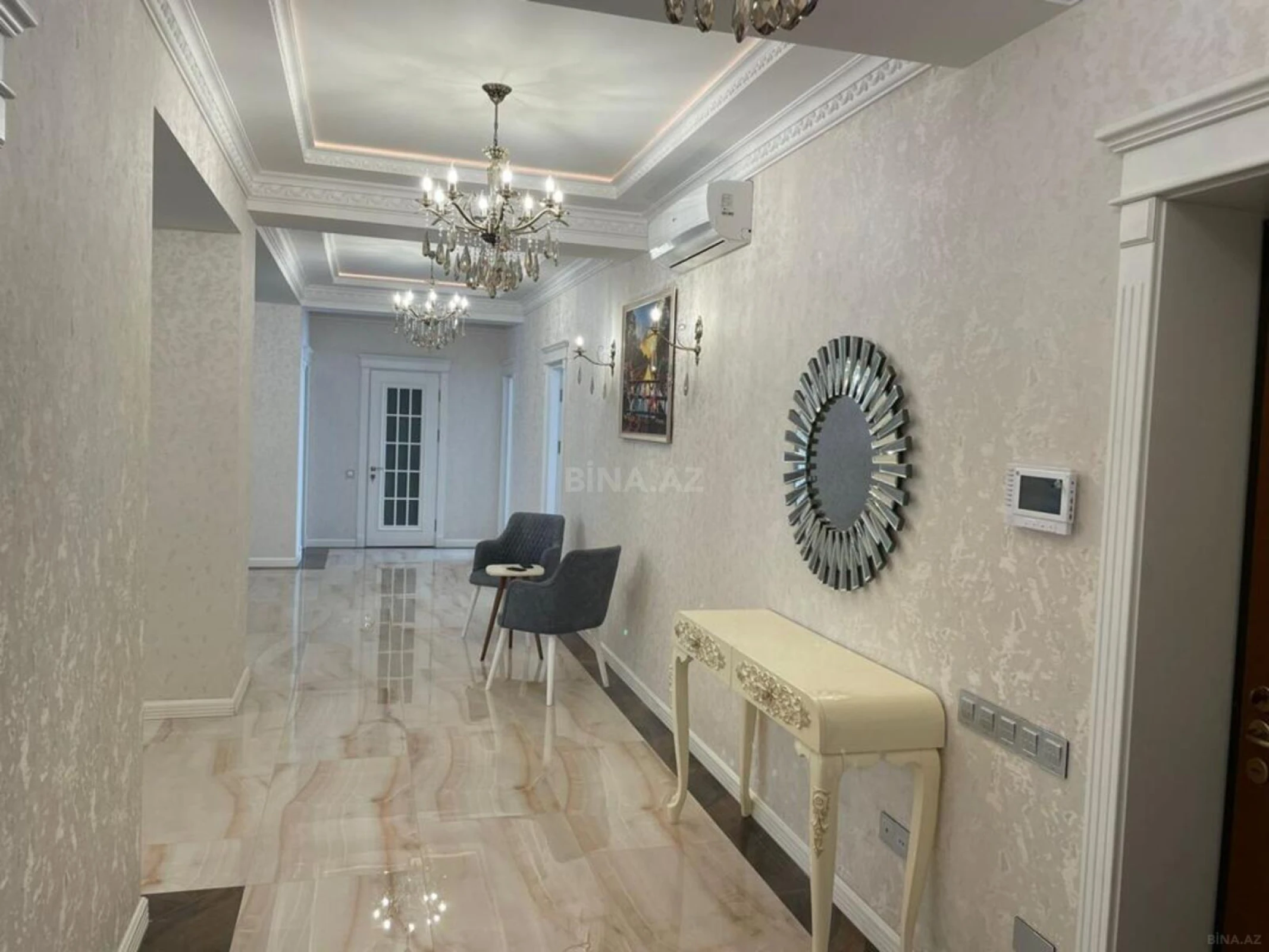 Kirayə verilir 4 otaqlı mənzil 200 m²