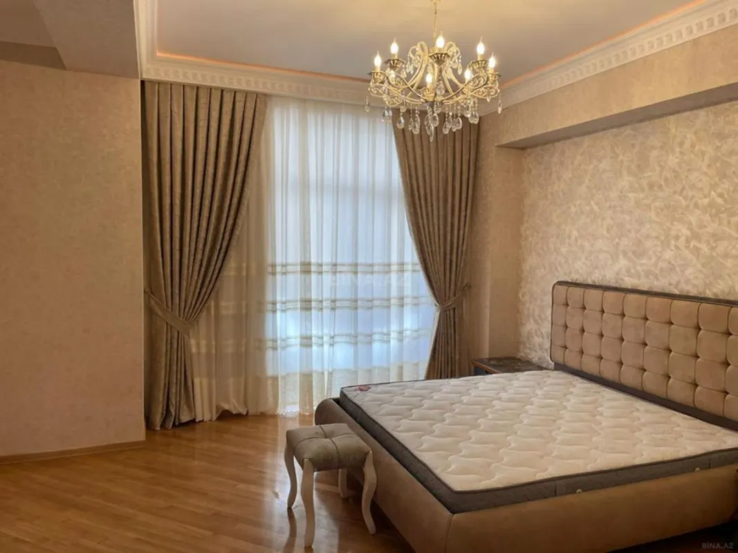 Kirayə verilir 4 otaqlı mənzil 200 m²