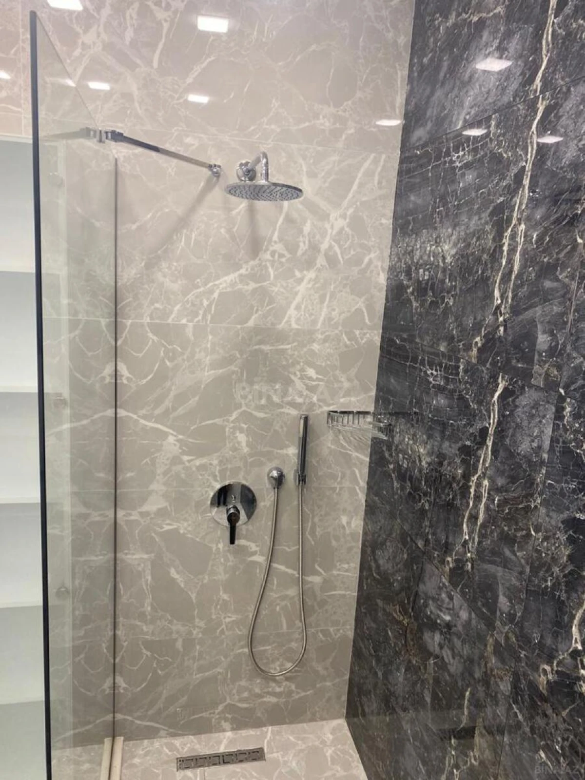 Kirayə verilir 2 otaqlı mənzil 63 m²