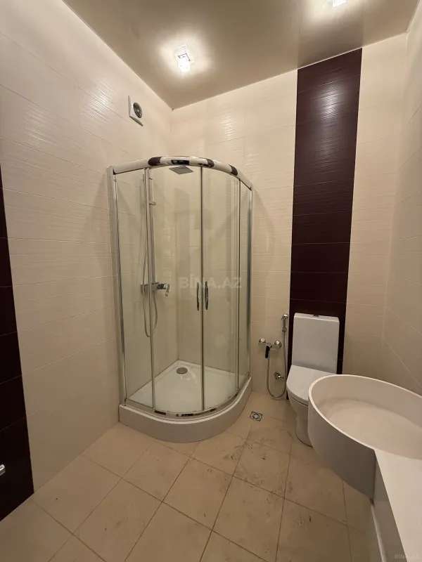 Satılır 3 otaqlı mənzil 135 m²