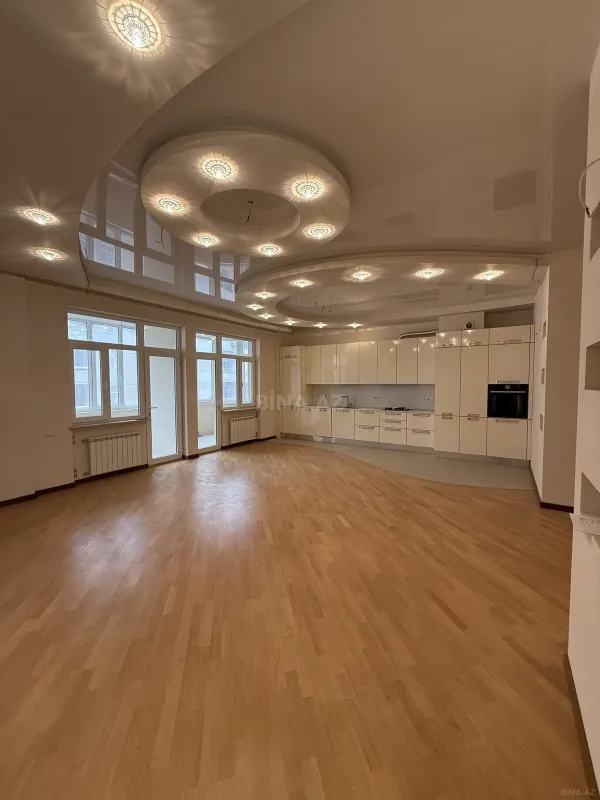 Satılır 3 otaqlı mənzil 135 m²