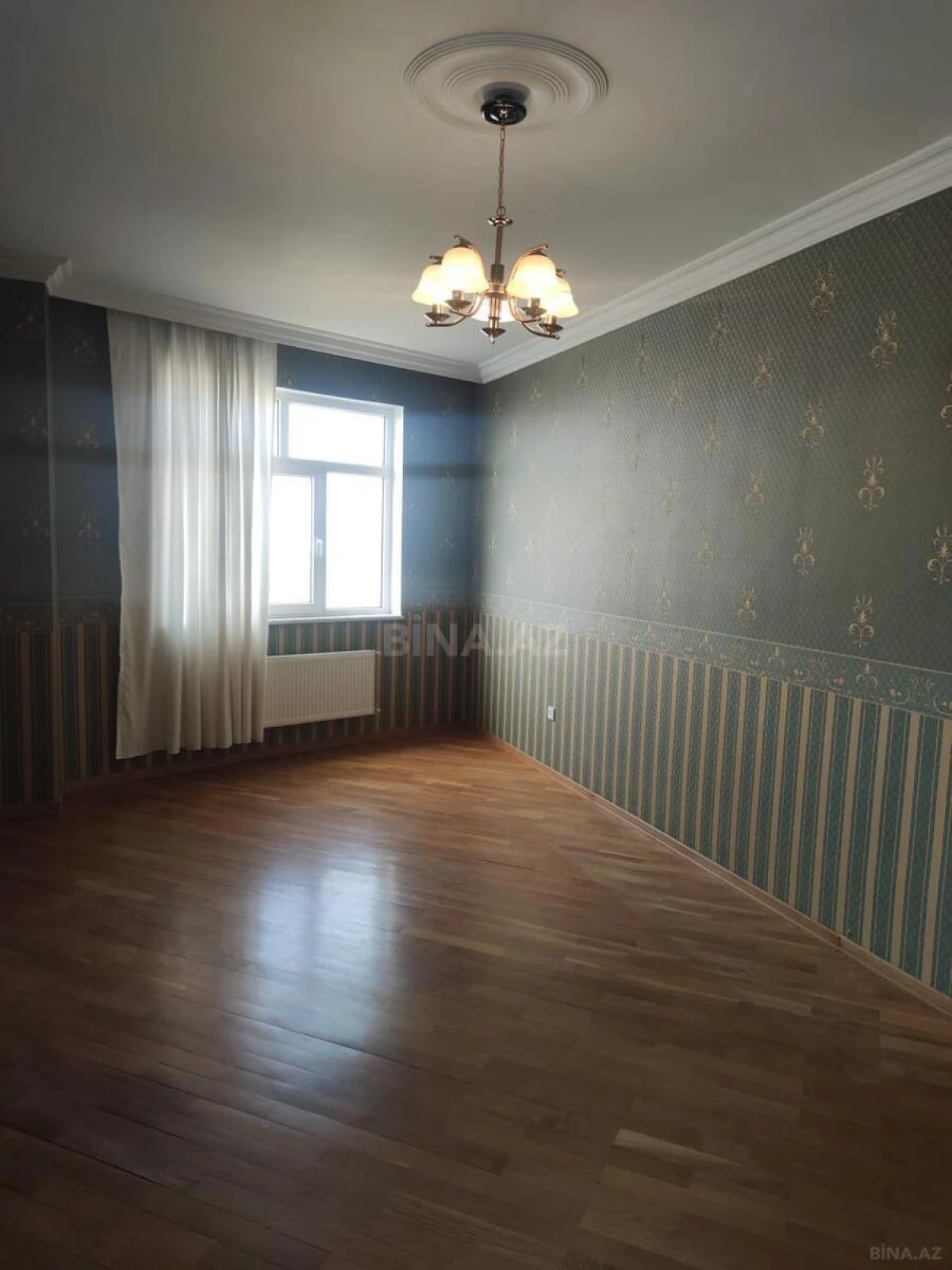 Kirayə verilir 4 otaqlı mənzil 142 m²