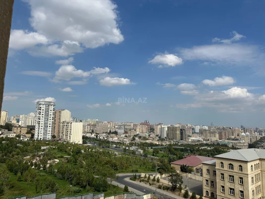 Kirayə verilir 4 otaqlı mənzil 142 m²