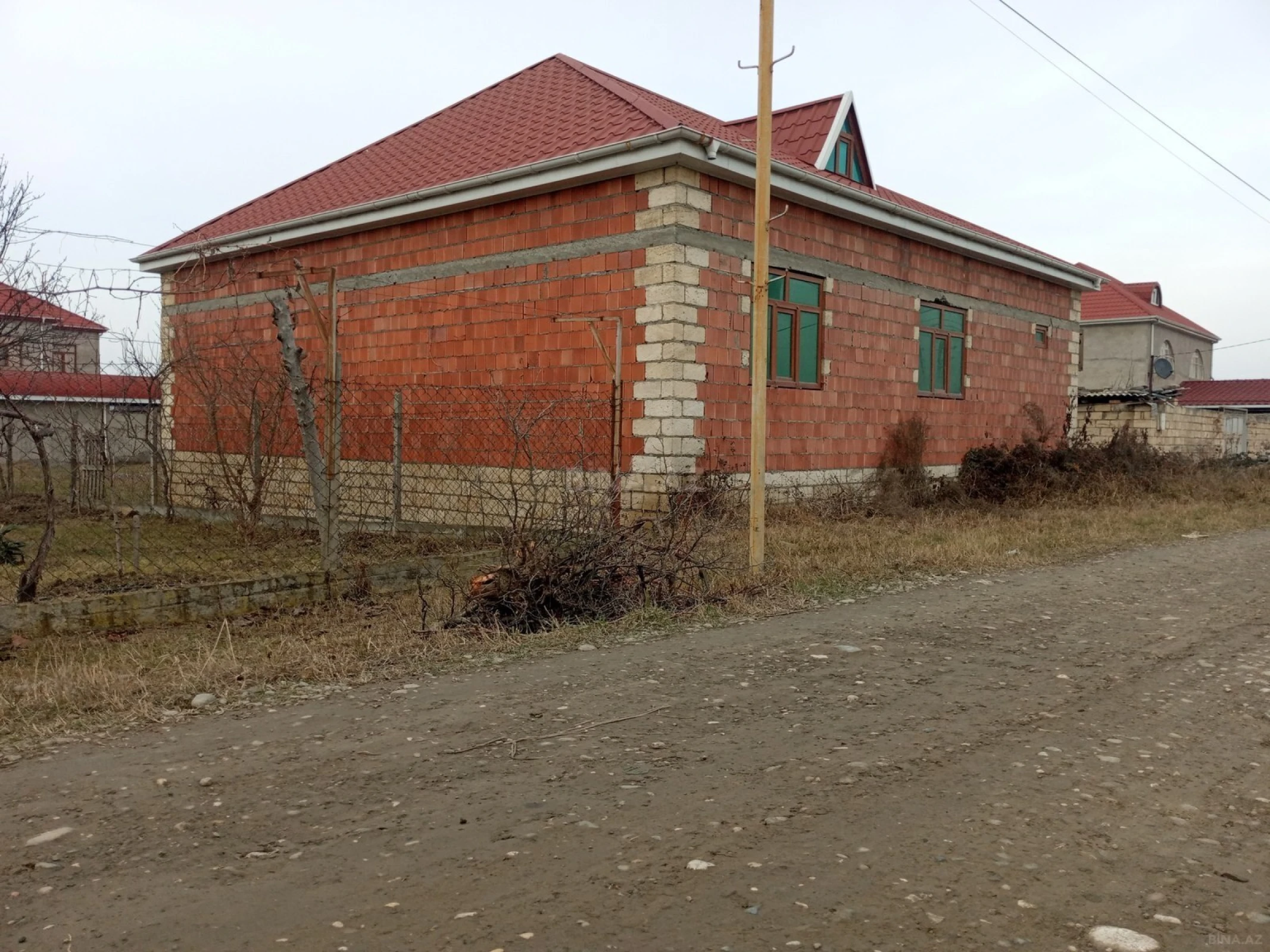 Satılır 5 otaqlı həyət evi 150 m²