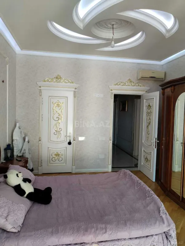 Satılır 3 otaqlı mənzil 142 m²