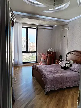 Satılır 3 otaqlı mənzil 142 m²