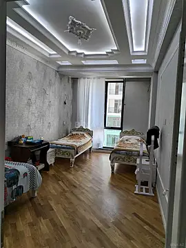 Satılır 3 otaqlı mənzil 142 m²