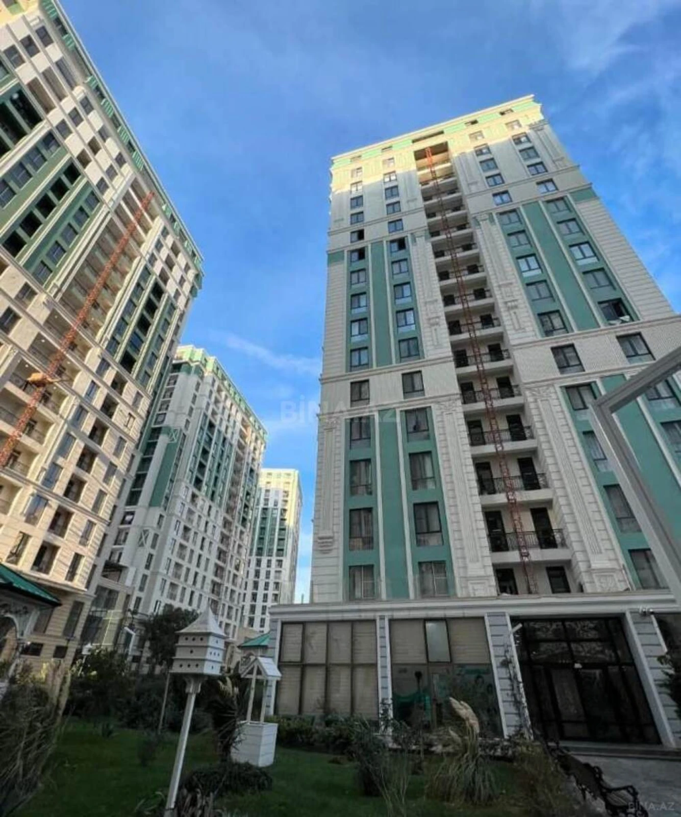 Satılır 3 otaqlı mənzil 142 m²