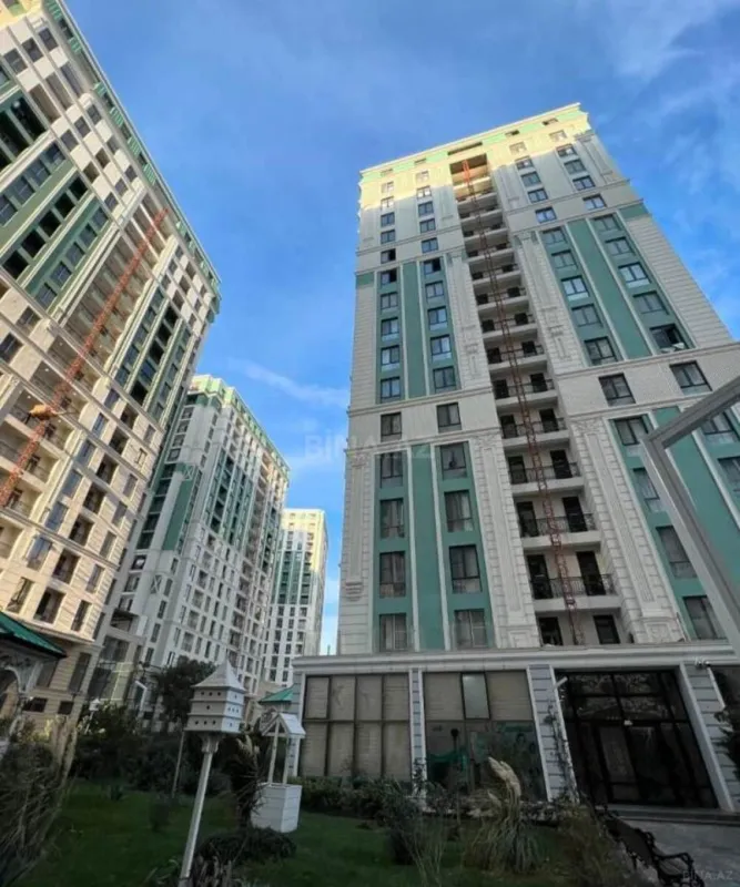 Satılır 3 otaqlı mənzil 142 m²