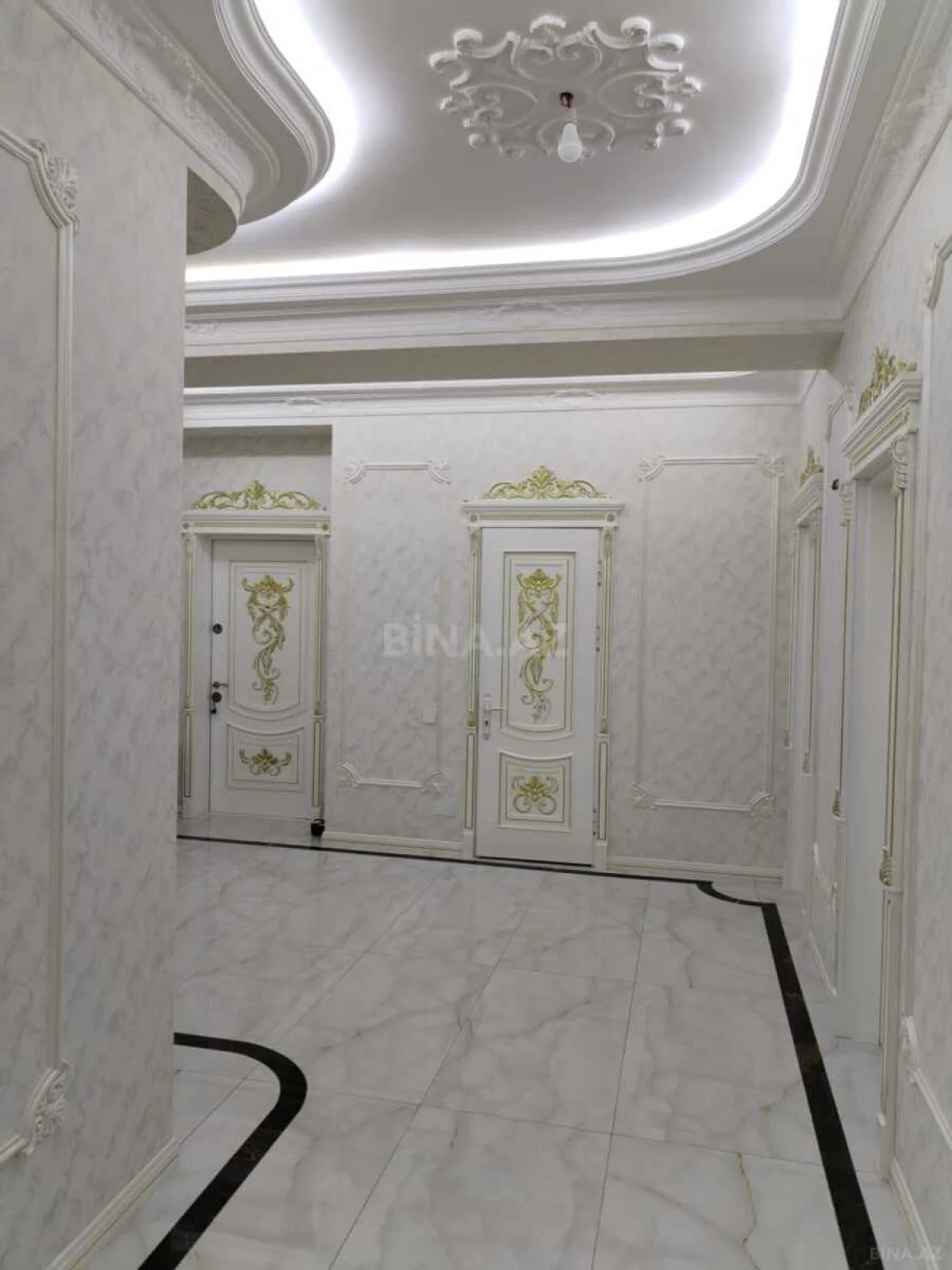 Satılır 3 otaqlı mənzil 142 m²