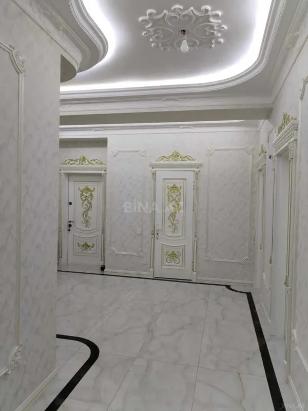 Satılır 3 otaqlı mənzil 142 m²