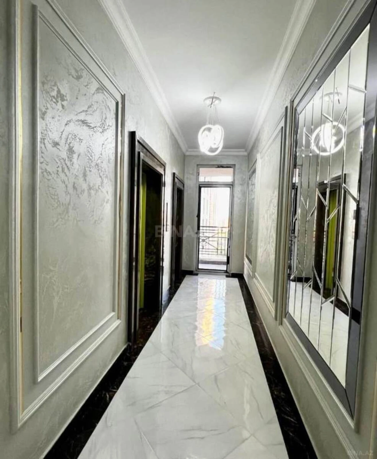 Satılır 3 otaqlı mənzil 142 m²