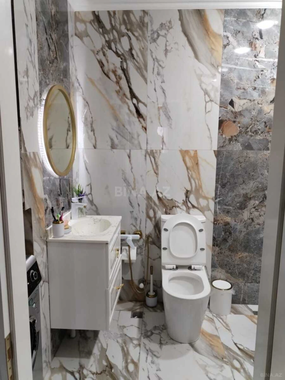 Satılır 3 otaqlı mənzil 142 m²