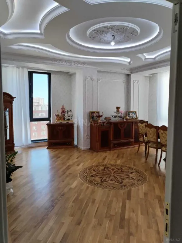 Satılır 3 otaqlı mənzil 142 m²