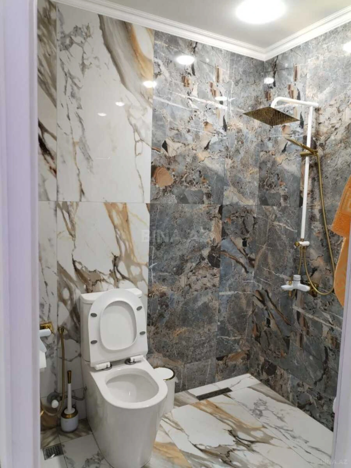 Satılır 3 otaqlı mənzil 142 m²